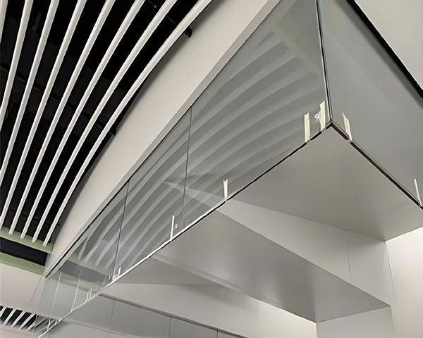 新城玻璃新城挡烟垂壁