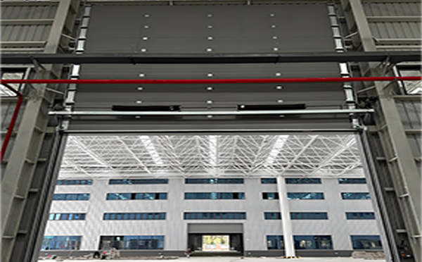 新城工业提升门