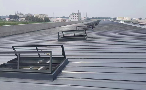 某中学室内体育馆新城排烟窗改造项目