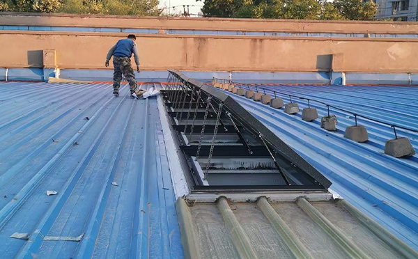 某区域性物流仓储中心新城排烟窗系统安装项目