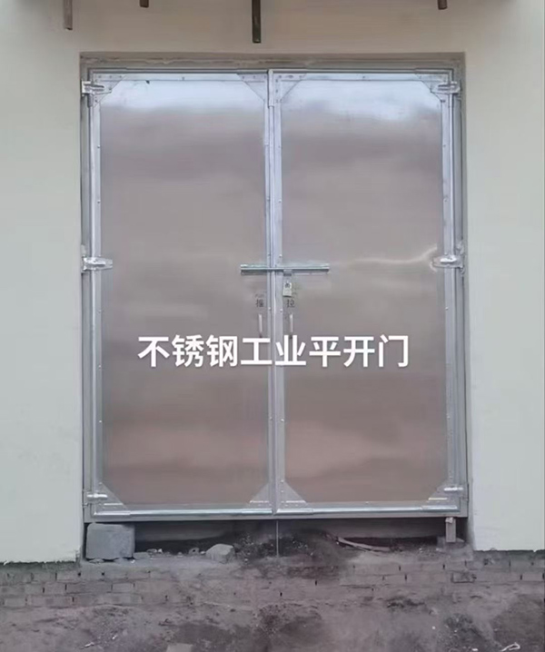 不锈钢新城工业平开门在现代工业场景中的应用实践